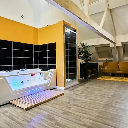 Detente #7# - Jacuzzi & Projection Self Check In Apartment *