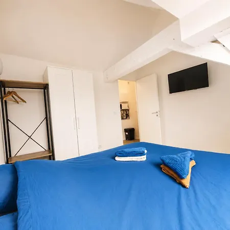 Loft Lumineux & Cosy Sous Les Toits דירה *